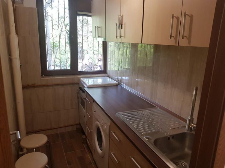 Garsonieră decomandată în Sud