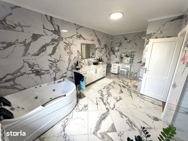 Casă cu 4 camere cu Teren 1500 Mp în Halmeu