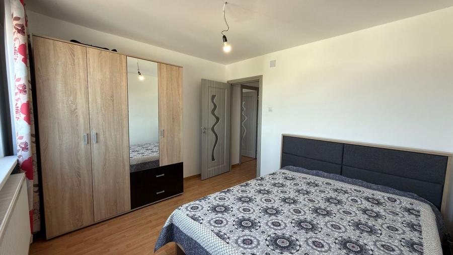 Apartament cu 2 camere semidecomandat, mobilat în Est