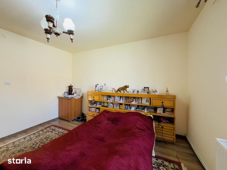 Casă cu 2 camere cu Teren 933 Mp în Sânmihaiu Român