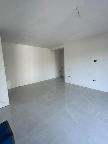 Apartament cu 3 camere decomandat în Plopi