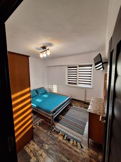 Apartament cu 3 camere semidecomandat, mobilat în Dacia