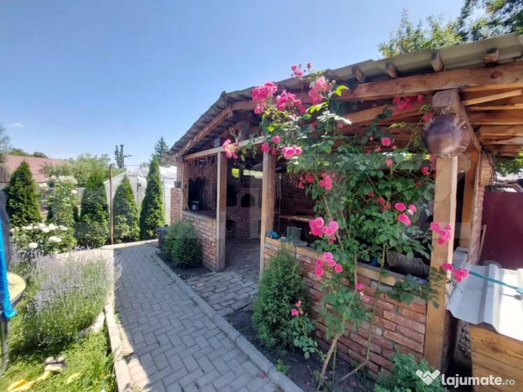 Casă cu 7 camere cu Teren 900 Mp în Săcele