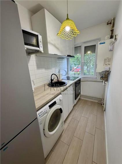 Apartament cu 2 camere semidecomandat, mobilat în Dacia