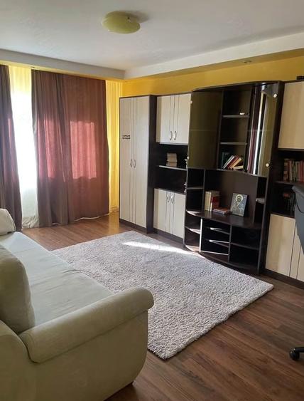 Apartament cu 2 camere decomandat în Rovine