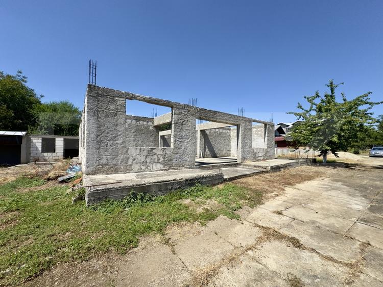 Casă individuală cu 4 camere cu Canalizare în Păulești