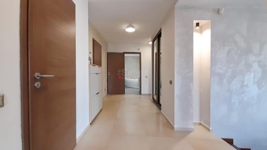 Apartament cu 3 camere decomandat, mobilat în Drumul Poienii