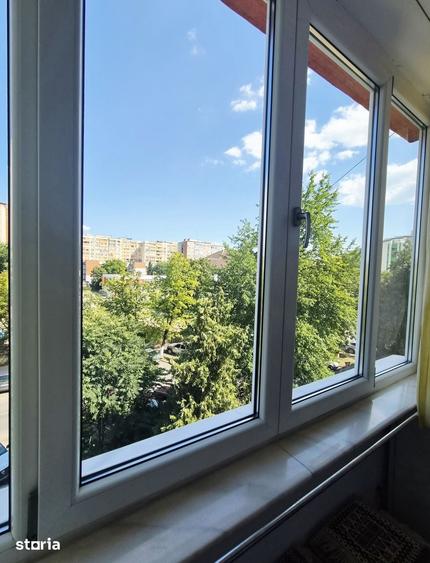 Apartament cu 3 camere semidecomandat în Central