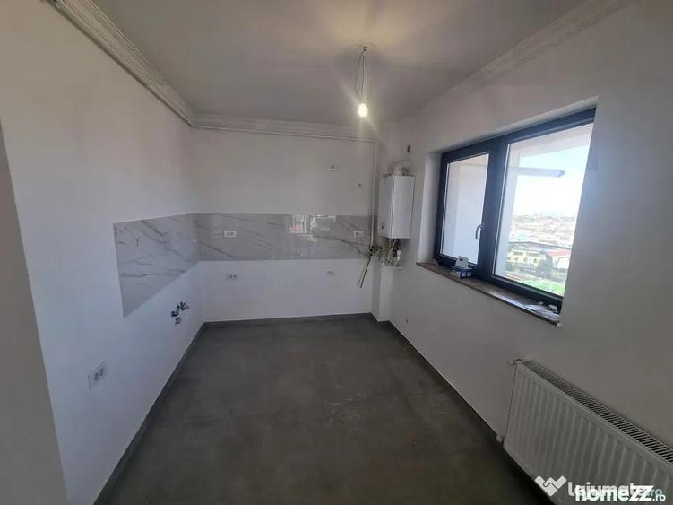 Apartament cu 3 camere decomandat în Energia