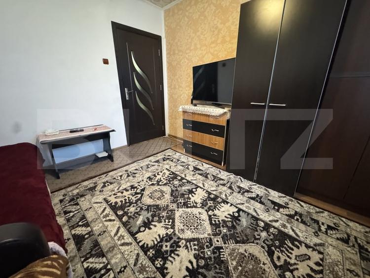 Apartament cu 3 camere semidecomandat, mobilat în Splai Bahlui
