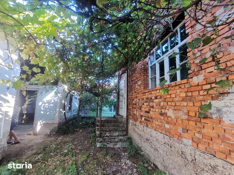 Casă cu 3 camere cu Teren 1356 Mp în Sâmbăta