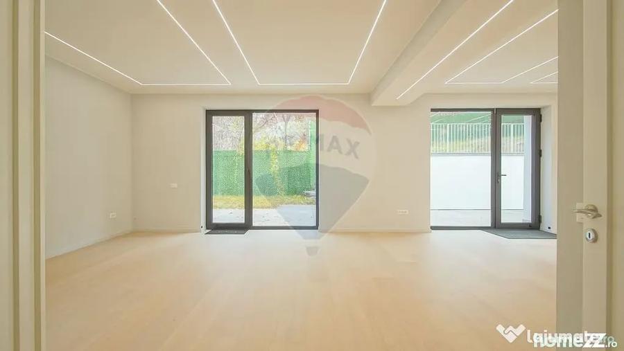 Casă cu 7 camere cu Teren 601 Mp în Schei