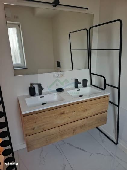 Casă cu 6 camere cu Teren 300 Mp în Central