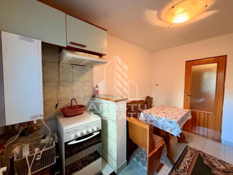 Apartament cu 3 camere decomandat, mobilat în Aradului