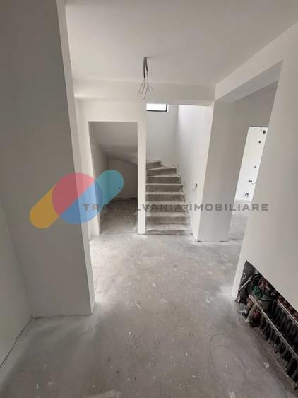 Casă individuală cu 5 camere cu Canalizare în Chinteni