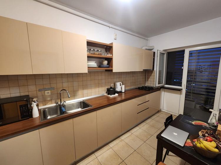 Apartament cu 2 camere decomandat în Titan