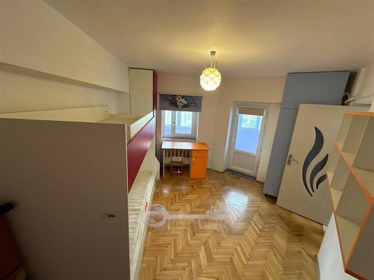Apartament cu 3 camere decomandat în Dacia