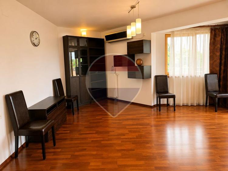 Apartament cu 3 camere semidecomandat, mobilat în P-ta Presei Libere