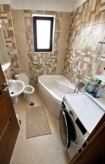 Apartament cu 3 camere semidecomandat în 1 Mai