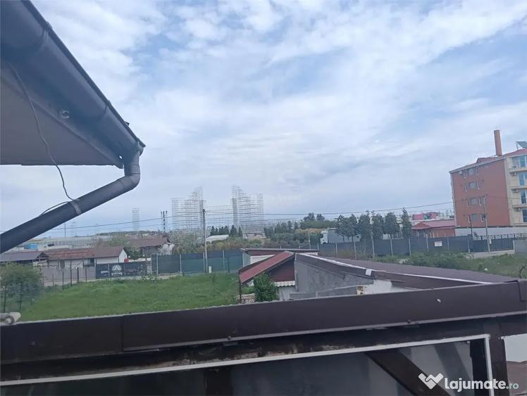 Casă cu 16 camere cu Teren 694 Mp în Central