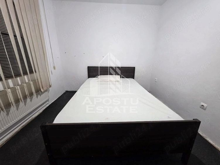 Apartament cu 4 camere decomandat, mobilat în Dâmbovița