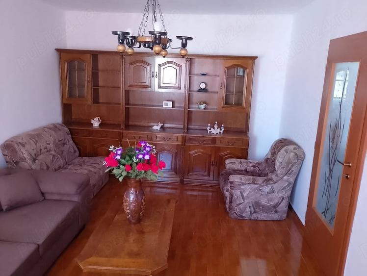 Apartament cu 2 camere decomandat în Tractorul