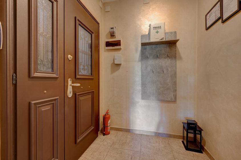 Apartament cu 5 camere decomandat în Cișmigiu