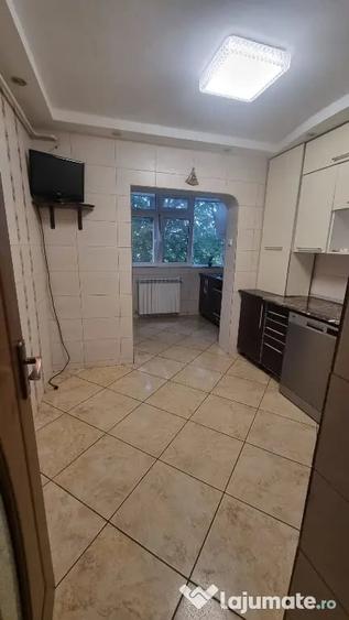 Apartament cu 3 camere decomandat în Vest