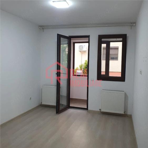 Apartament cu 3 camere decomandat în Fundeni