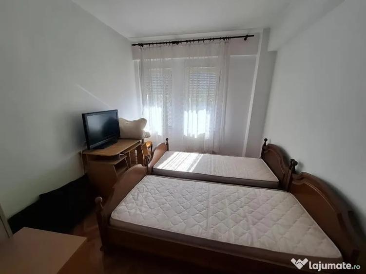 Apartament cu 3 camere decomandat în Boul Roșu