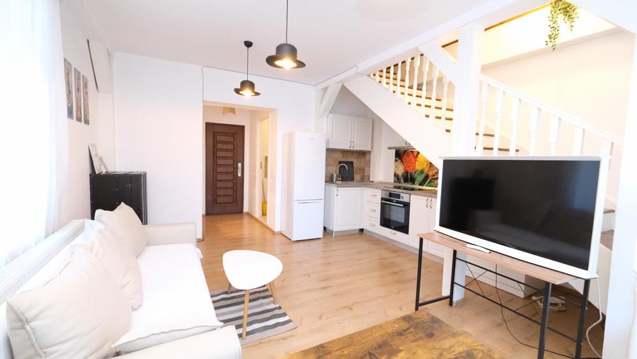 Apartament cu 4 camere decomandat în Mitropolie