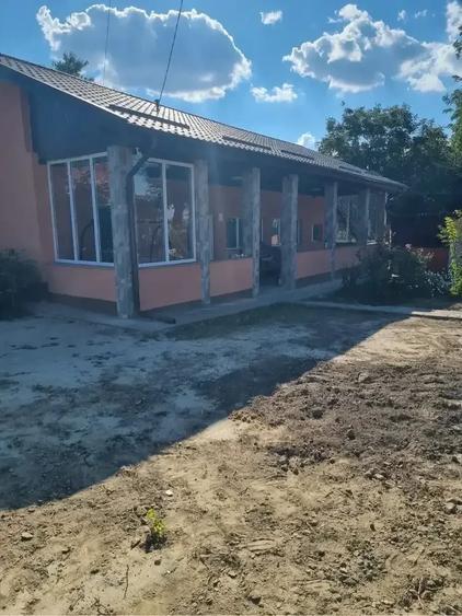 Casă cu 3 camere cu Teren 1900 Mp în Topalu