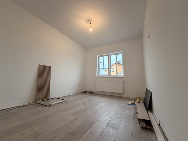 Duplex cu 3 camere cu Teren 463 Mp în Șag