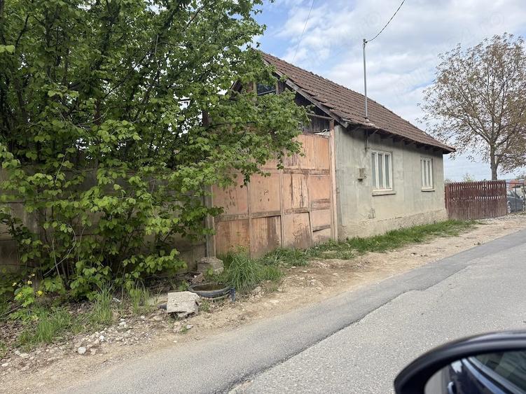 Casă cu 3 camere cu Teren 2400 Mp în Brădet