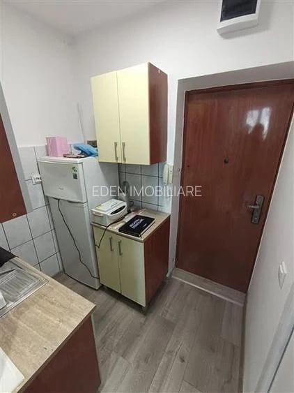 Garsonieră decomandată în Central