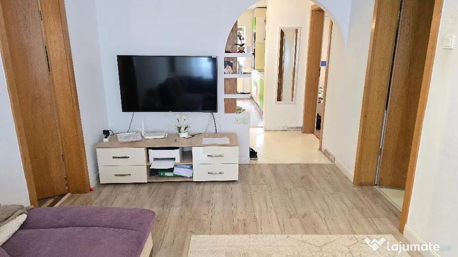 Apartament cu 4 camere decomandat în Central