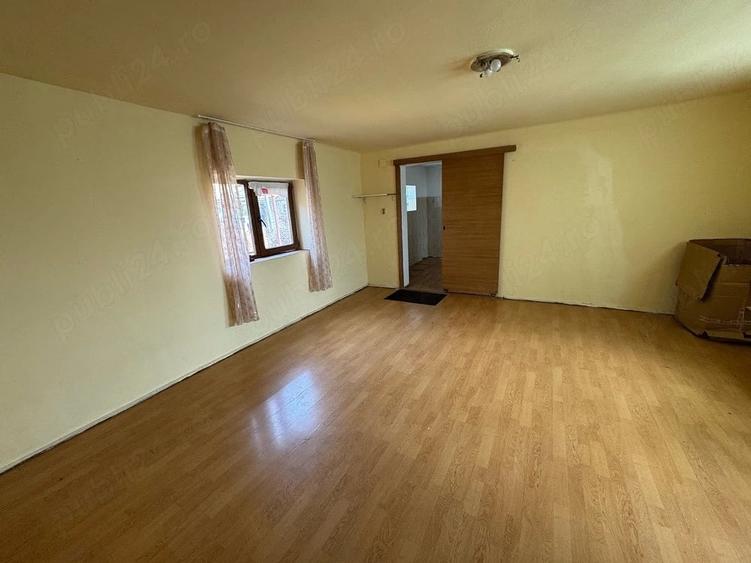 Casă cu 2 camere cu Teren 200 Mp în Exterior Vest