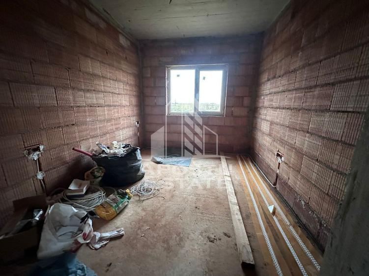 Casă cu 4 camere cu Teren 290 Mp în Urseni