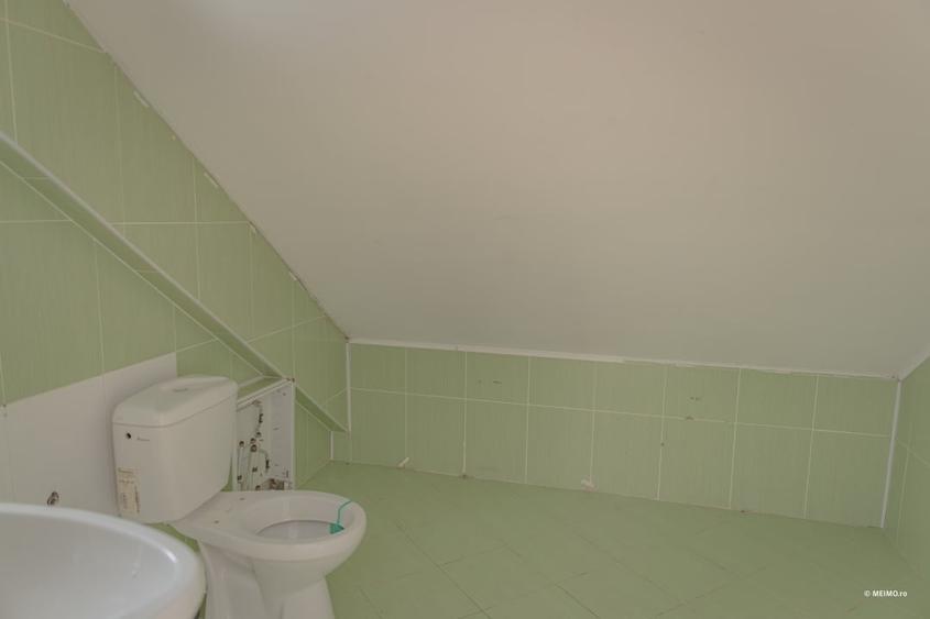 Casă individuală cu 20 camere cu Canalizare în Moinești