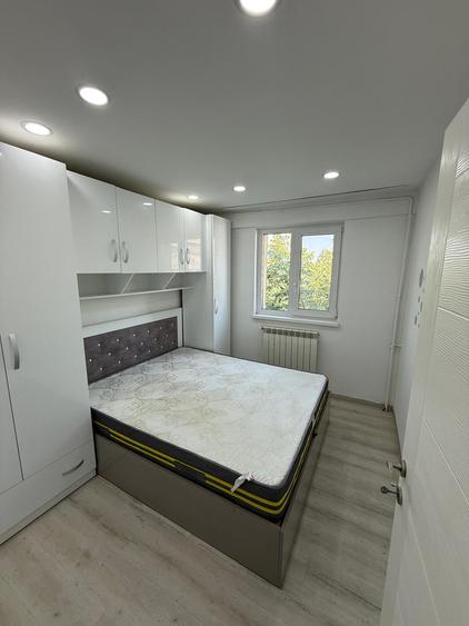 Apartament cu 3 camere semidecomandat în Arcu
