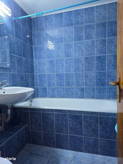 Apartament cu 3 camere decomandat în Titan