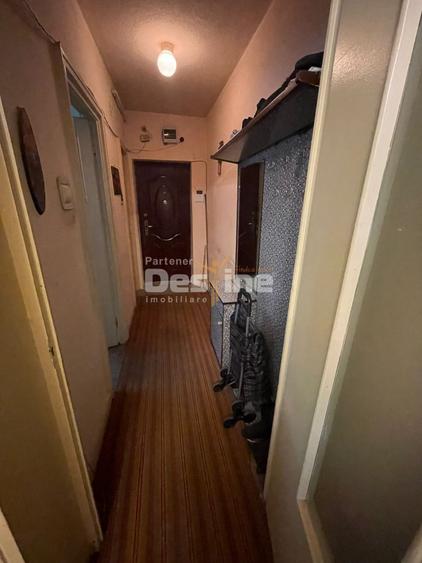 Apartament cu 3 camere semidecomandat în Giulești