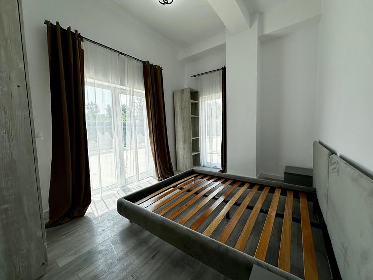 Apartament cu 3 camere semidecomandat, mobilat în Dâmbul Rotund