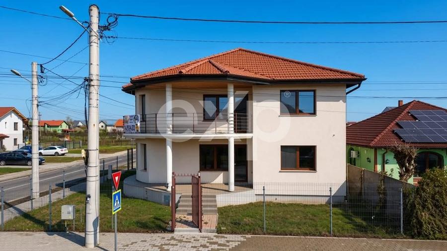 Casă individuală cu 8 camere cu Teren 930 Mp în Dumbrăvița