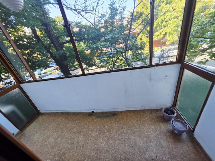 Apartament cu 3 camere semidecomandat în Democrației