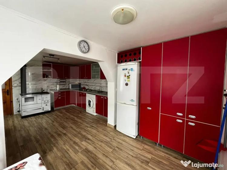 Casă cu 7 camere cu Teren 4200 Mp în Central