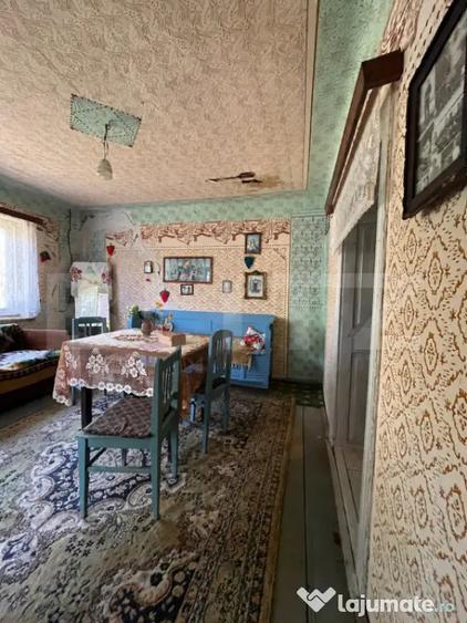 Casă cu 2 camere cu Teren 1800 Mp în Central