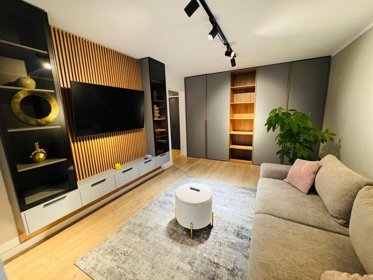 Apartament cu 3 camere decomandat, mobilat în Nerva Traian