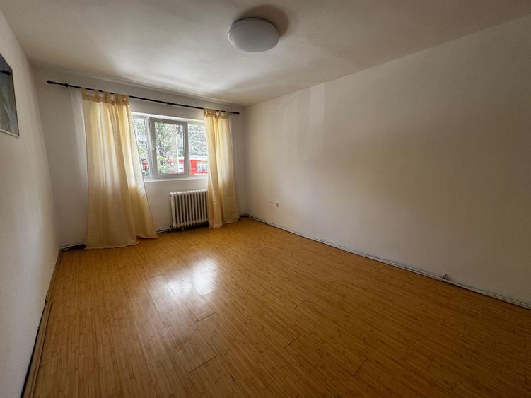 Apartament cu 3 camere decomandat în Metalurgie