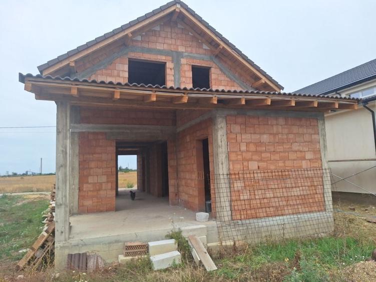Casă cu 4 camere în Livada